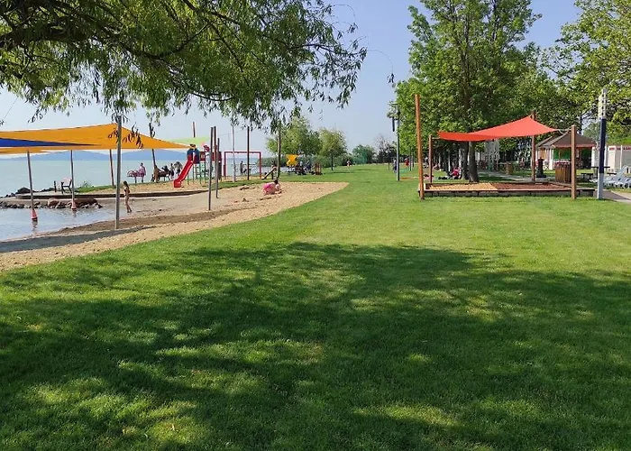 Balaton7 Apartmanhaz - Centrum דירה